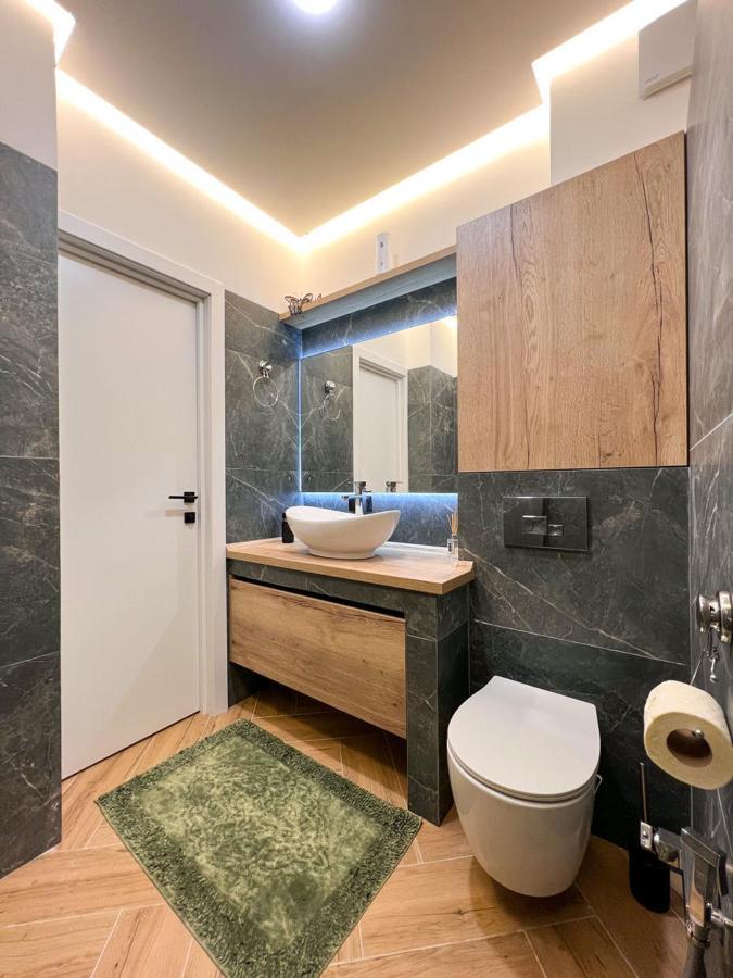 Renthouse Apartments Neoclassic Κισινάου Εξωτερικό φωτογραφία